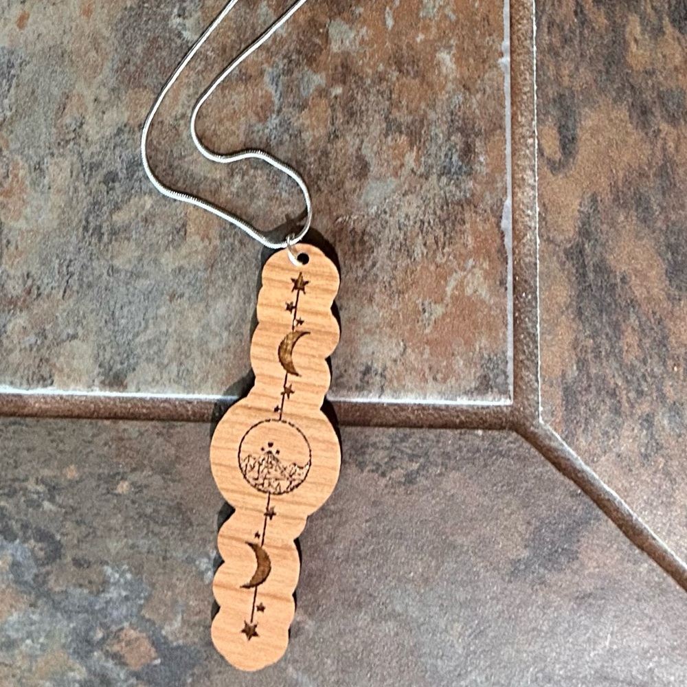 ACOTAR Feyre’s tattoo pendant necklace - Picture 6 of 7